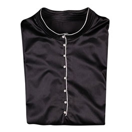 Чёрная атласная рубашка с серебристой отделкой