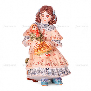 Статуэтка "Девочка с куклой"