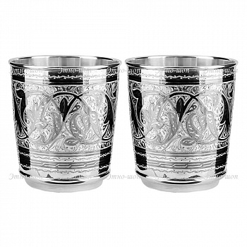 Набор из двух серебряных стаканов с растительным узором